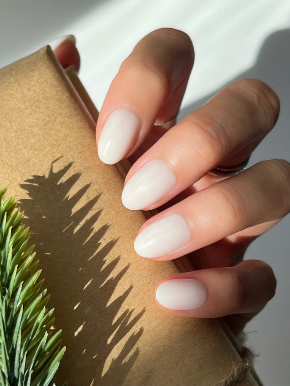 🔴 Glamnetic White Swan Short Oval Press-On Nails